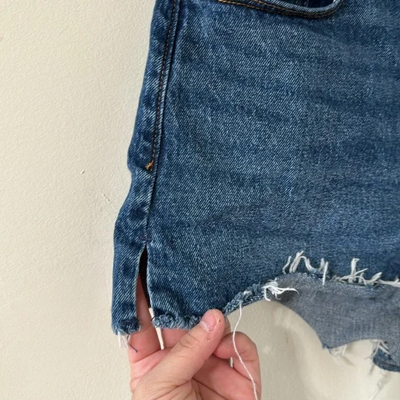 Abercrombie & Fitch The Mom Short High Rise Dark Wash Size 28 - Picture 3 of 7